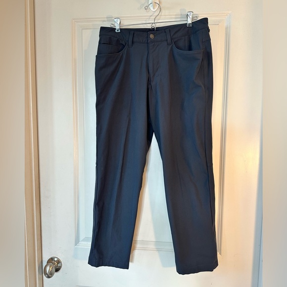 Lululemon ABC- Classic Fit Warpstreme SHORT INSEAM Pants, Size 30W - Picture 11 of 11